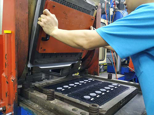 多色硅膠按鍵生產(chǎn)過(guò)程