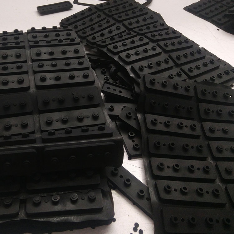 定制硅膠蓋只需要開大模嗎？